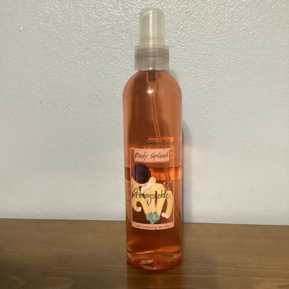 FULL NEW Rare Bath and Body Works ORIGINAL Honeysuckle Body Splash Spray - Picture 1 of 4